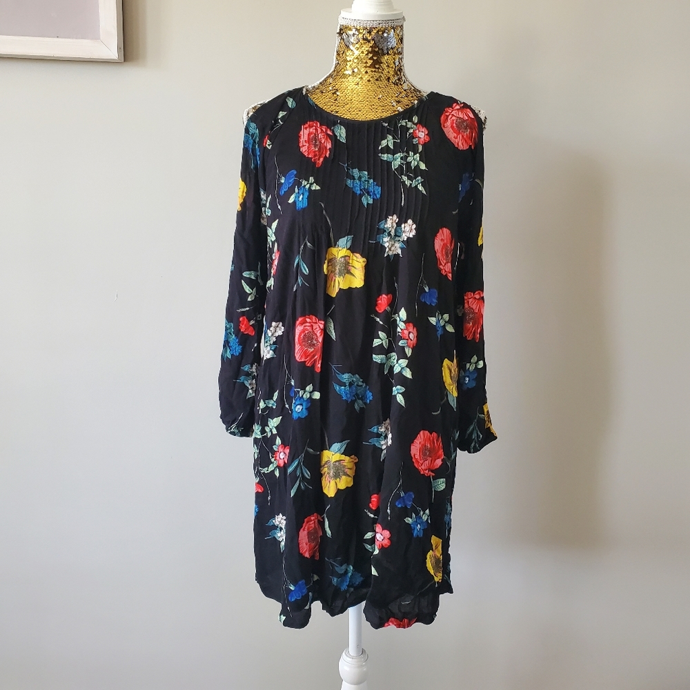 Old Navy Floral Cold Shoulder Long Sleeve Dress